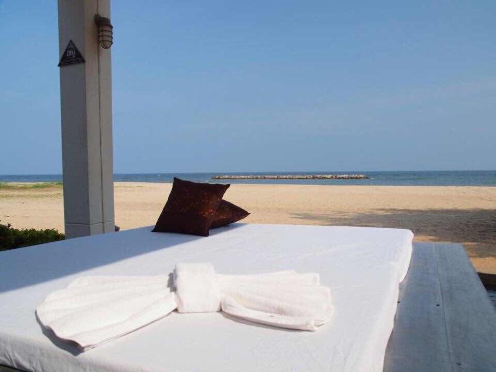 Chez Nous Boutique Resort Haad Chao Samran Exterior photo
